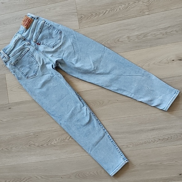 Levi's High Waisted Mom Jeans, Size 26 - Picture 12 of 16